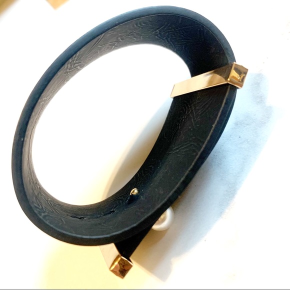 Chic Black Bracelet - Picture 5 of 8